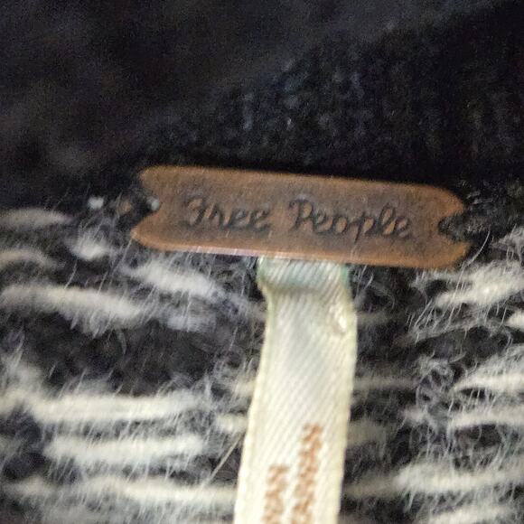 Free People Love Notes Turtleneck Sweater Black White Star Printed Cropped XS - Picture 5 of 11